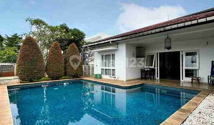 Rumah Siap Huni di Kemang, Private Pool Lokasi Strategis