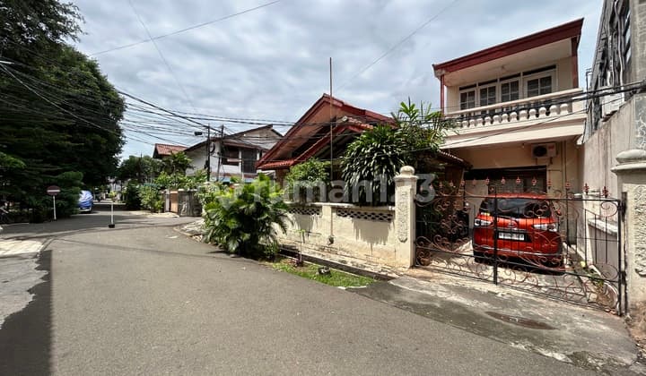 Rumah di tebet, akses jalan 3 mobil