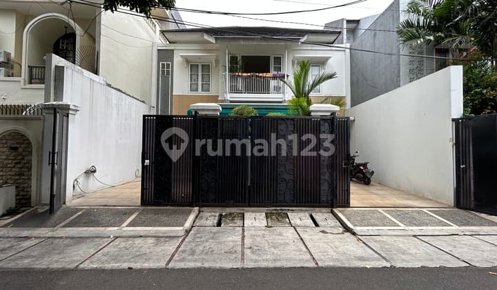 Rumah Minimalist di Tebet Barat Akses Jalan 2 Mobil