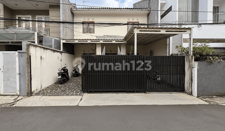 Rumah Siap Huni 2 Lantai di Tebet Timur Hanya 7 Menit ke Mall Kota Kasablanka