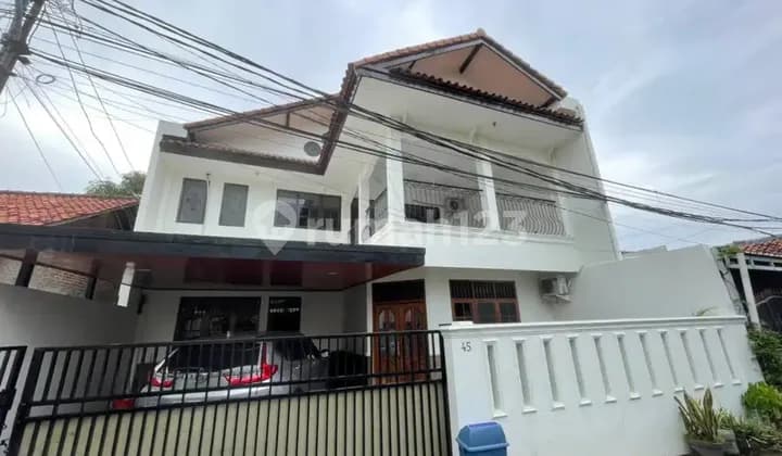 2-Story House in East Pejaten