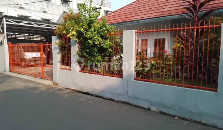 House in Tegal Rotan Near Bintaro Jaya Modern Market
