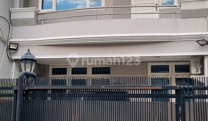 Dijual Rumah 2 LT Rapih Siap Huni . Jalan Lebar