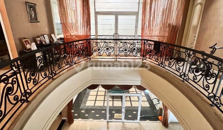 Rumah Mewah 3 Lantai 816 M2 Furnished Bukit Kelapa Gading