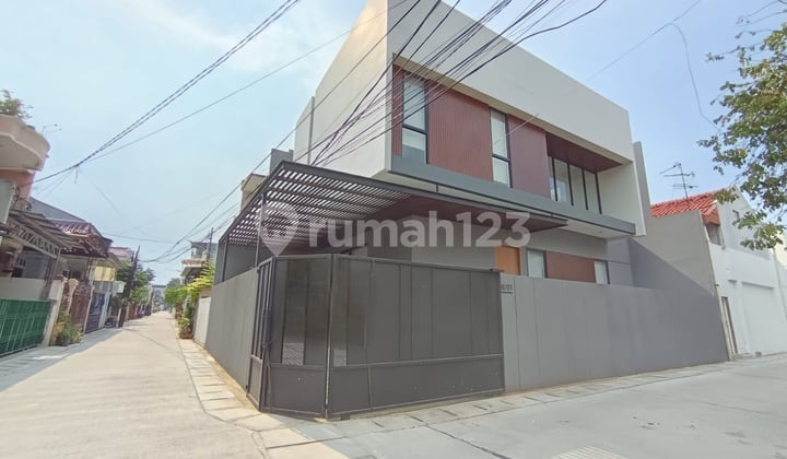 Rumah Bagus Baru Renovasi 2 Lantai di Kelapa Gading