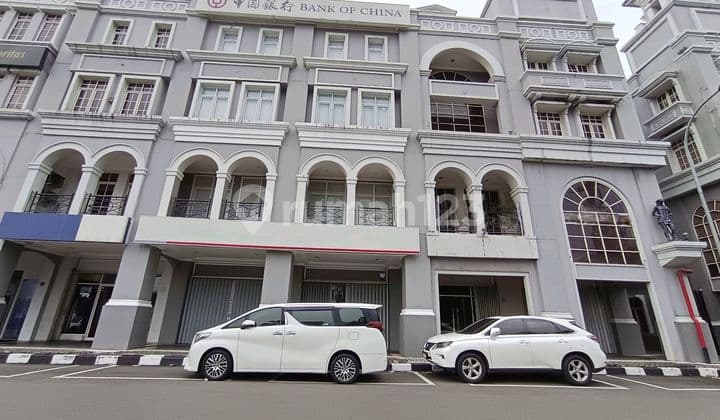 Rukogandeng 4 Lantai Hadap Jalan Raya Kelapa Gading