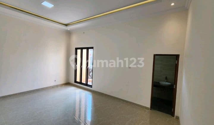 Rumah 3 Lantai Siap Huni SHM Dekat Sport Club Kelapa Gading bisa KPR