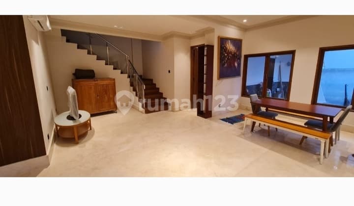 Dijual / Disewa Rumah Bagus Fresh Renovasi di Jalan Rembang Menteng