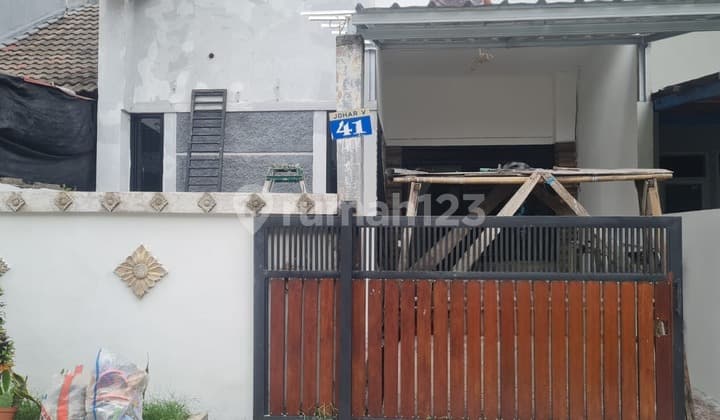 Dijual Rumah Siap Huni, di Jalan Johar Cimanggu