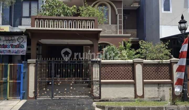Dijual Rumah 2 Lantai, Strategis Dekat Gerbang Tol Sholeh Iskandar