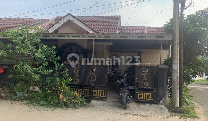 Strategic Hook House in Villa Bogor Indah 3, Close to Borr Toll Road & Favorite School