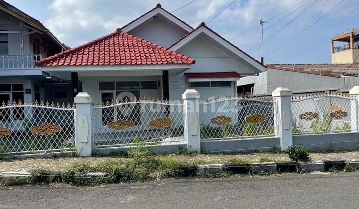Dijual! Rumah Luas & Sangat Strategis di Pusat Kota Kuningan - Lt 230 M²