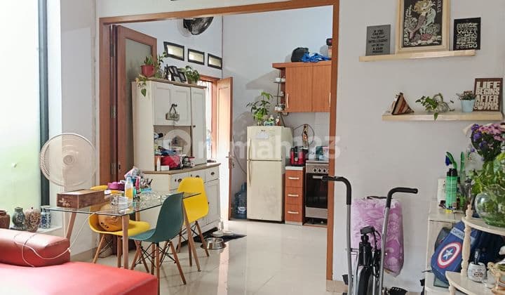 Jual Cepat! Rumah Hook Damara Village, Semi Furnished, Siap Huni