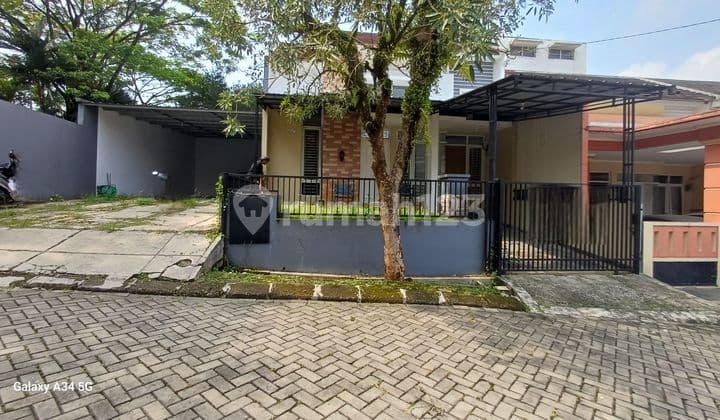 Dijual Rumah Siap Huni, Lahan Parkir Luas Di Bukit Cimanggu City