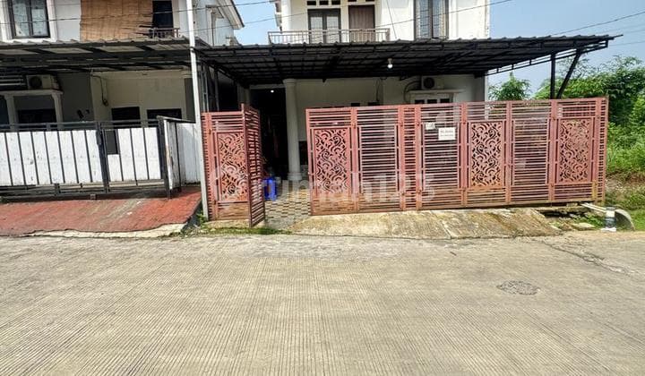Rumah 2 Lantai SHM di Kompleks Tenang, Lokasi Strategis Diapit Komp. Au & Kopassus, Carport 2 Mobil, Akses Tol