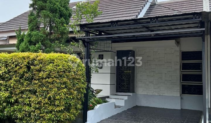 Disewakan Rumah Asri di Rancamaya Golf Estate - Dekat Tol, 2 KT, Lingkungan Hijau & Nyaman