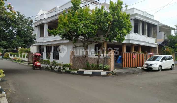 Dijual Rumah 3 Lantai, Posisi Hook Di Taman Yasmin