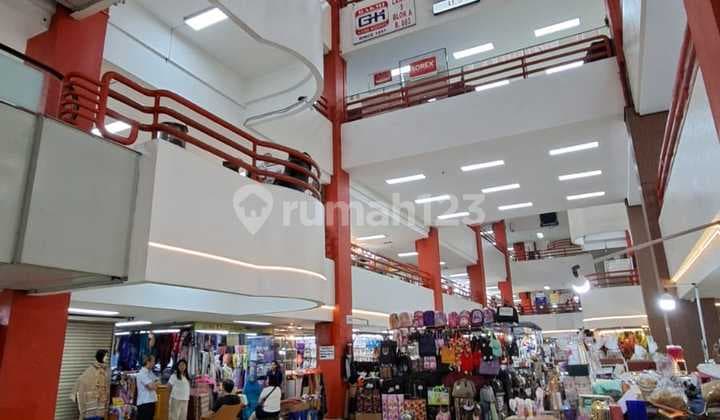 2 Units of Adjoined Kiosks Located at the Center of ITC Pasar Mangga Dua Wholesale Market, Price Negotiable