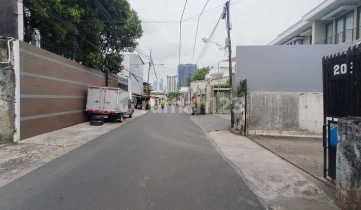 Bangunan Tua Hitung Tanah di Palmerah Utara Lokasi Sangat Strategis