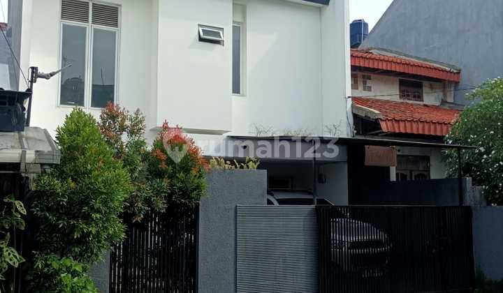 Rumah Bagus Rapih Dalam Komplek Duren Sawit Jakarta Timur Siap Huni