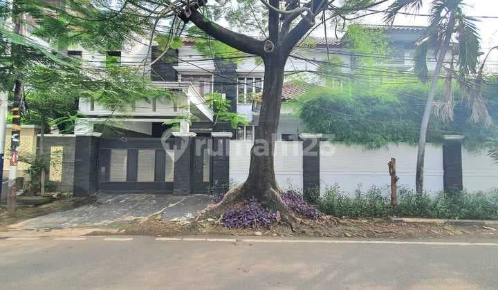 Luxury House with an Area of 375 Meters in the Elite Location of Cempaka Putih, Central Jakarta