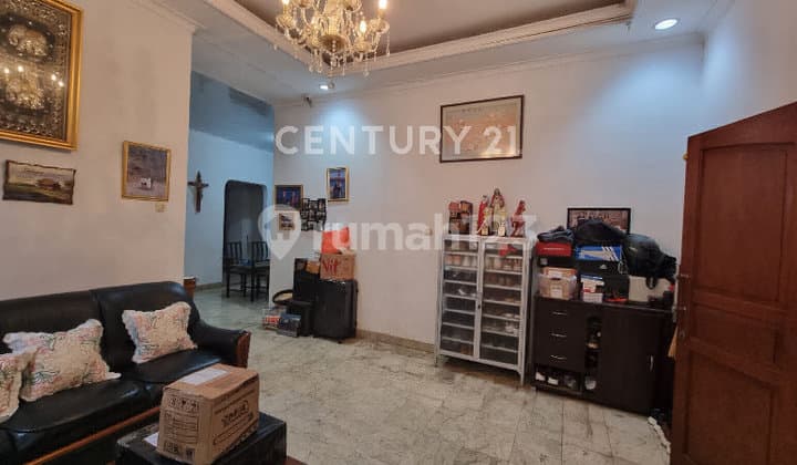 Elegant and Luxurious 1.5-Story House in Cipinang Jatinegara, East Jakarta