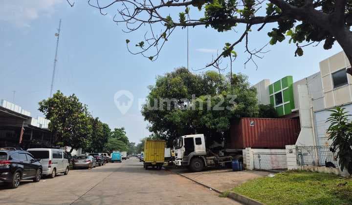 Turun harga Gudang Taman Tekno kondisi bagus hadap timur, shgb