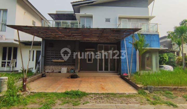 Rumah Sevilla 2 Lantai Hoek Depan Taman Deket Masjid