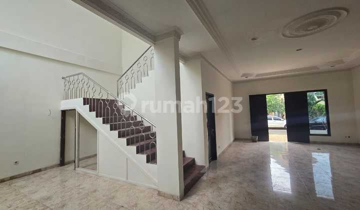 Rumah Hoek Cemara Alam Sutera
