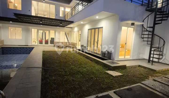 Rumah Alam Sutera Ada Pool, Semifurnish Lokasi Dekat Toll