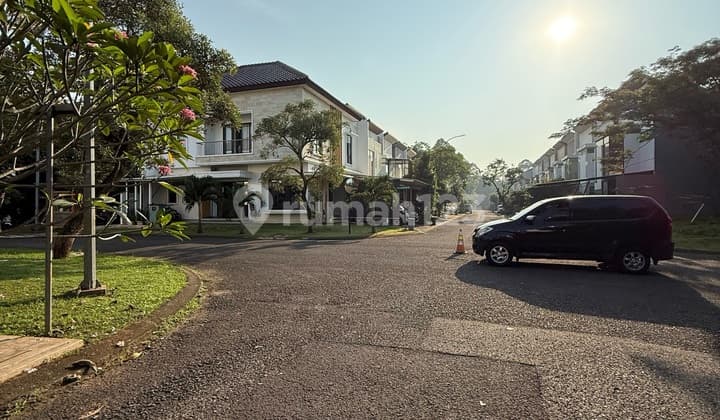 Rumah Alam Sutera Bangunan Mandiri Depan Taman