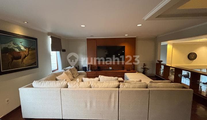 Rumah cantik Asri samping taman, hadap utara , full marmer, Jacuzy, list 23 rb