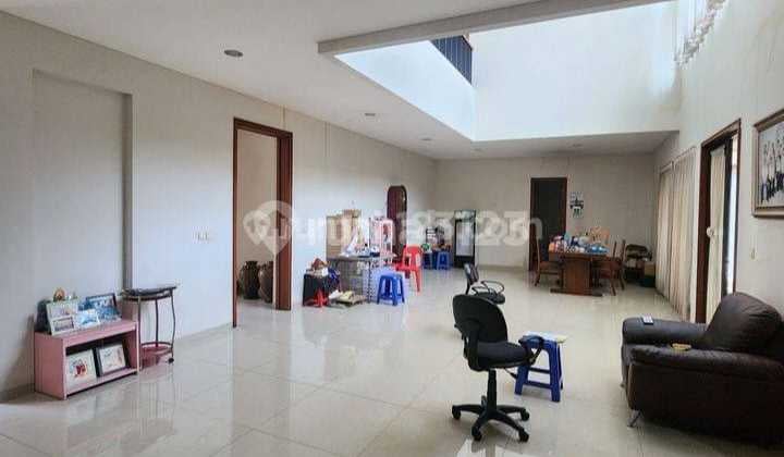 The Alam Sutera house has a great location, not far from Binus University and Pasar 8.