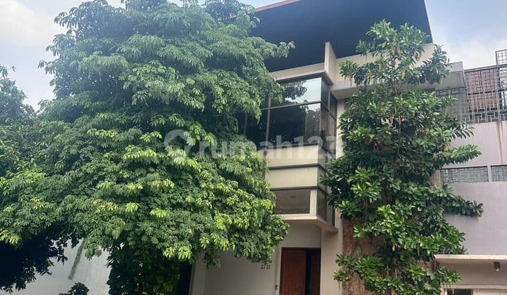 Tiara 3-Story House Great Location
