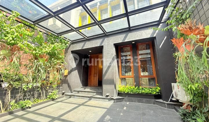 Rumah Modern 2 Lantai Siap Huni SHM Full Furnish Depan Grren Area Sentul City, Bogor