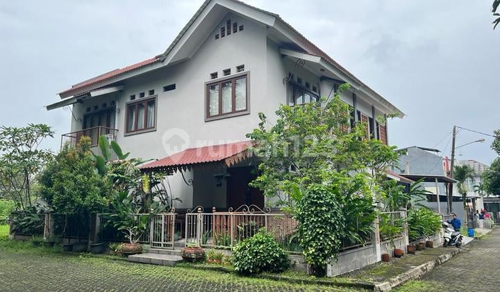 Rumah 2 Lantai Posisi Hook SHM Depan Green Area Sentul City, Bogor