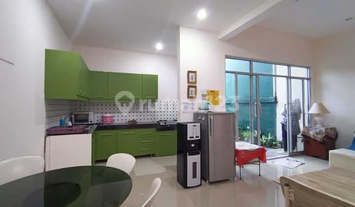RUMAH MINIMALIS DEPAN GREEN AREA DI SENTUL CITY