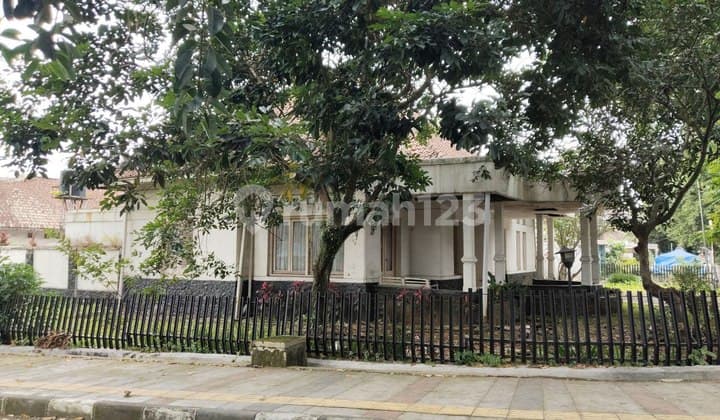 Rumah Belanda Tengah Kota Bandung Sayap Riau