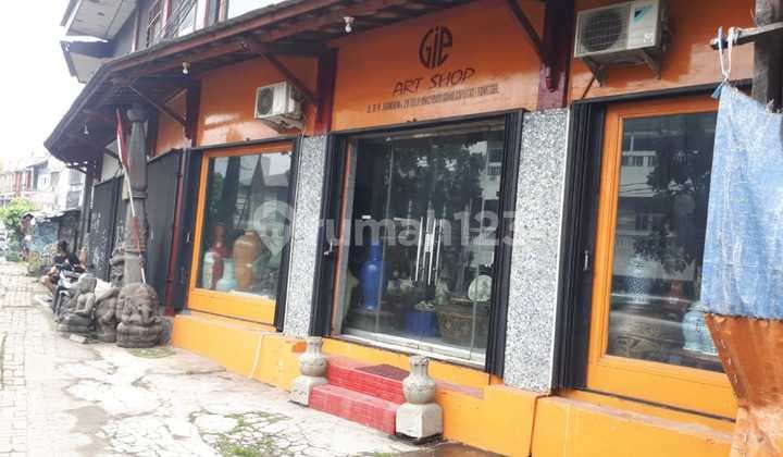 Ruko Di Haji Juanda Ciputat Timur di Jl. Ir. H. Juanda No. 2, Cireundeu, Ciputat Timur, Kota Tangerang Selatan, Banten, Indonesia, 15419, Ciputat