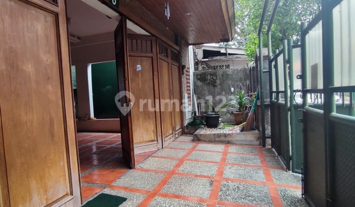 2-Storey House in Tebet with Good SHM, Safe and Comfortable Location