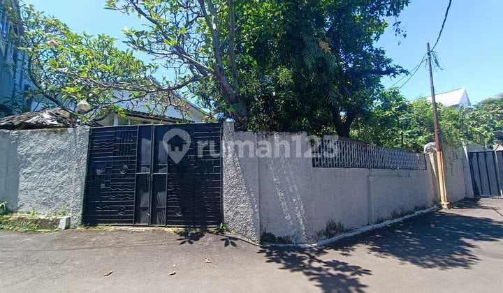 Rumah di Kemang 2 Lantai, SHM Butuh Renovasi