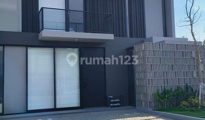 Rumah Mewah 2 Lantai Dg Kolam Renang Dekat Bandara Juanda