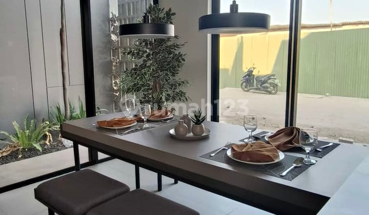 New 2-Story Corner Hook House 4 Bedrooms Ready to Live In Near Sby