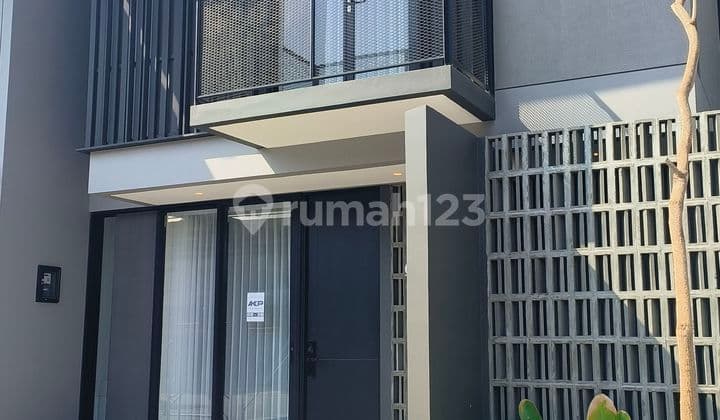 Ready-to-Occupy 2-Story House, 4 Bedrooms, Location Near Juanda, Surabaya