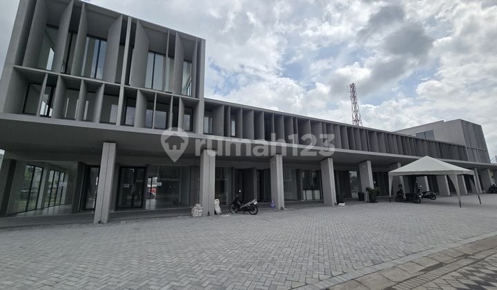 Ruko 2 Lt Strategis Dekat Bandara Juanda Area Parkir Sangat Luas