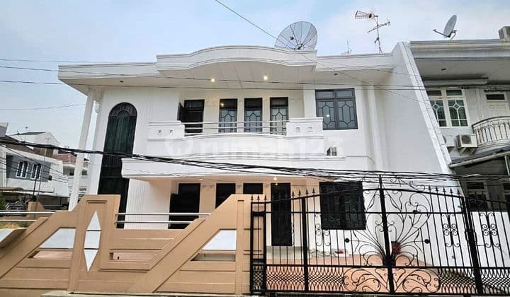 Dijual Rumah Hook Rumah 2 Lantai Shm