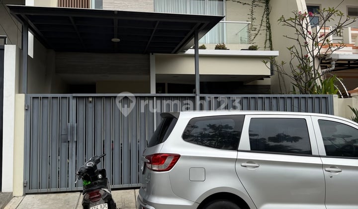 Dijual Rumah, 2 Lantai,