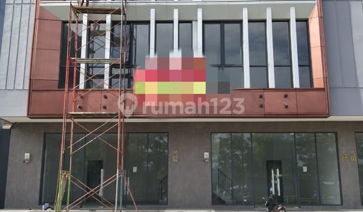 Ruko Front Row Gandeng Boulevard 3 Lantai Depan Toll Kota Wisata