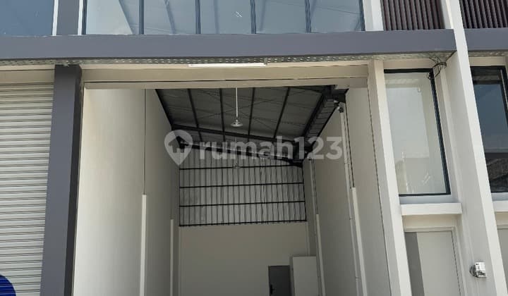 Gudang Multiguna Dutta Indah Starhub Samping Bandara Soekarno Hatta di Benda, Tangerang