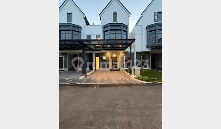 Dijual/Disewakan Rumah 3 Lantai (1 Ruang Attic) Cluster Louise Gading Serpong, Tangerang